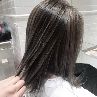 ミディアム ボブ/ハイトーン 立川loose 下田のヘアスタイル