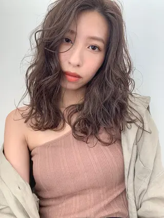 セミロング AKANE 【zina新宿】のヘアスタイル