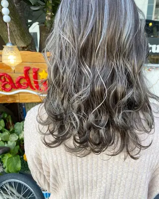 セミロング カラー 玉木 育実のヘアスタイル