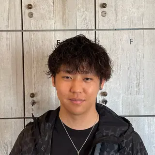 メンズ 夏向/ハイトーン /パーマのヘアスタイル