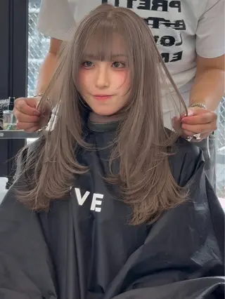 カラー ViVIE所属・VIVIE天神 ブリーチのヘアスタイル