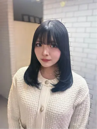 ミディアム カラー Zina 梅田所属・盛れる顔まわりカット 🩰💕SHIONのヘアスタイル