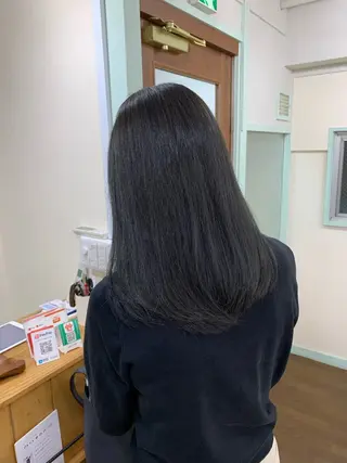 セミロング カラー riho🪻暗髪/ 色持ちがいいカラーのヘアスタイル