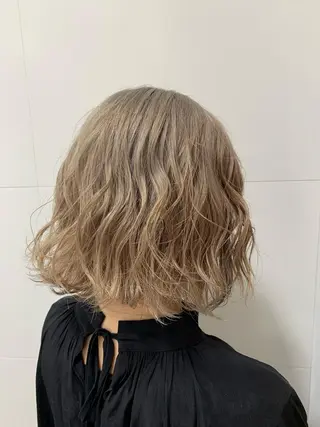 ミディアム カラー 山下恋佳/矢場町/ ブリーチ/ショートのヘアスタイル