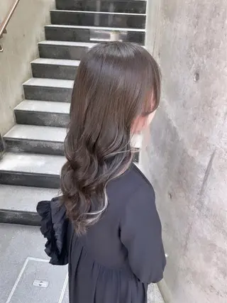 セミロング LEF TATEMACHI所属・西山祐生/ハイトーン /ケアブリーチ/艶髪のヘアスタイル