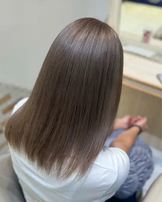 セミロング ハイトーンカラー 髪質改善カラーノトのヘアスタイル