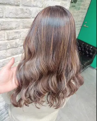 ロング カラー grow上野御徒町【グロウ】所属・ブリーチ・ハイトーン 特化🎉内山のヘアスタイル