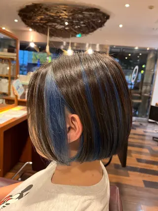 ショート カラー よしだ しおりのヘアスタイル
