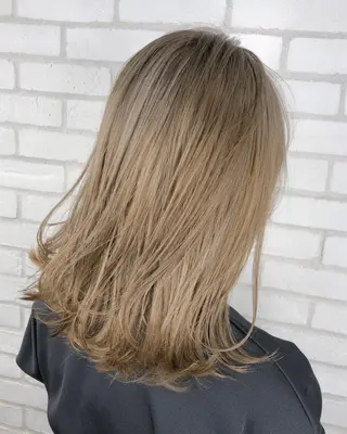 ミディアム カラー RAF TOKYO所属・小島 侑衣のヘアスタイル