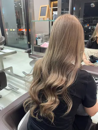 ロング カラー ヘアーメイクWILL 西宮店所属・WILL西宮 藤原 佳奈/髪質改善/艶髪のヘアスタイル