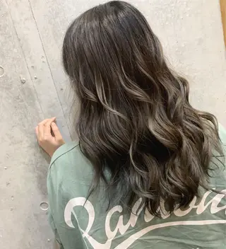 セミロング youres hair 新宿west所属・✨髪質改善特化✨ 店長　安岡朋哉のヘアスタイル