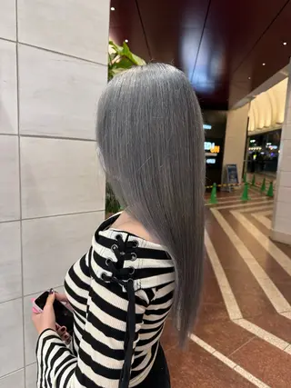 ロング カラー ホワイトカラー/ ピンクベージュにったのヘアスタイル