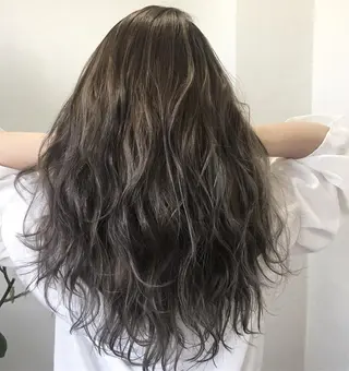 ロング カラー ブリーチ毛縮毛矯正 👑山口のヘアスタイル