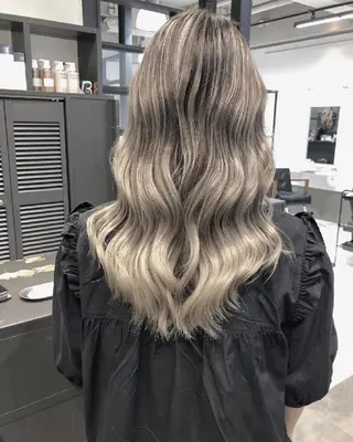 セミロング カラー ヘアアレンジ TOMONA👑 GiseL梅田店のヘアスタイル