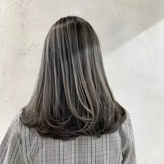セミロング カラー 及川シゲル 髪質改善講師のヘアスタイル