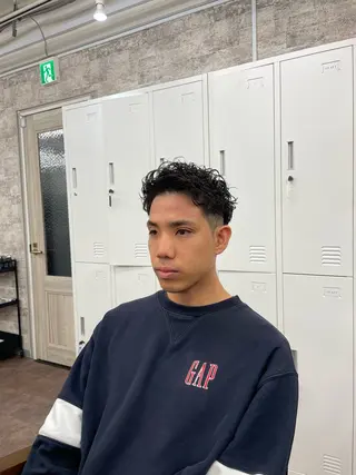 メンズ フェードパーマ 新倉幸之助のヘアスタイル