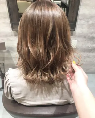 ミディアム カラー uru"所属・uru" すずきさゆりのヘアスタイル