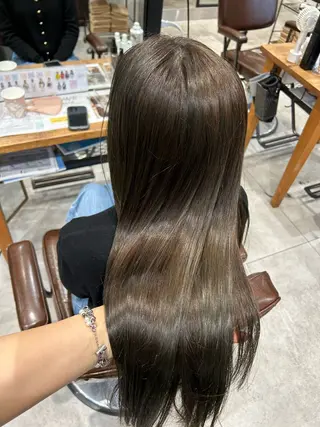 セミロング カラー オリーブベージュ/ ブリーチなし透明感のヘアスタイル