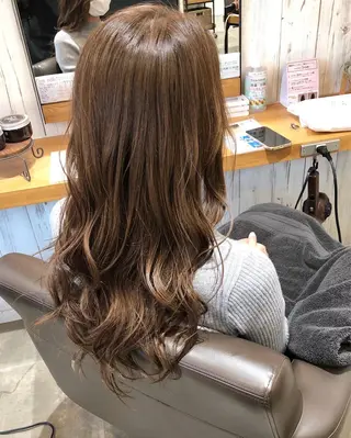 ロング カラー 細沼 葵のヘアスタイル