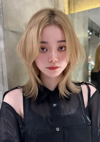 ミディアム カラー 💛美髪ハイトーン LEON🩶のヘアスタイル