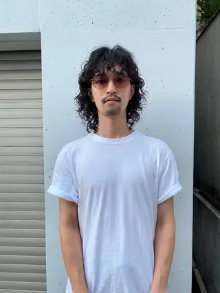 ミディアム パーマ メンズ パーマ、髪質改善 カズマのヘアスタイル