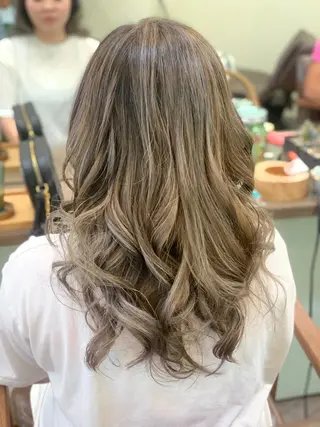 セミロング カラー 鶴見 和美のヘアスタイル