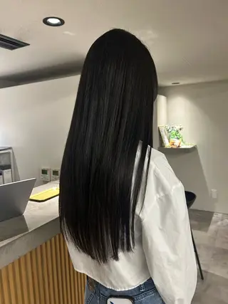 ロング Emitas.　井上 真奈美のヘアスタイル