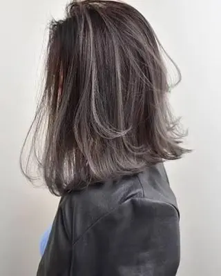 ミディアム Attrait .のヘアスタイル