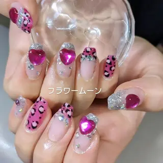 ネイル フラワー ムーンのネイルデザイン