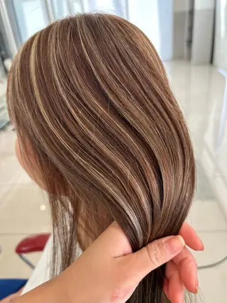 ロング カラー 海外カラー白髪ぼかし ティファニーサユリのヘアスタイル