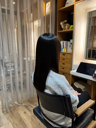 セミロング afloatkobe所属・美髪/髪質改善 川口凌弥のヘアスタイル