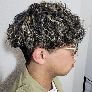 メンズ FREEX所属・特殊パーマ 片山恭兵のヘアスタイル