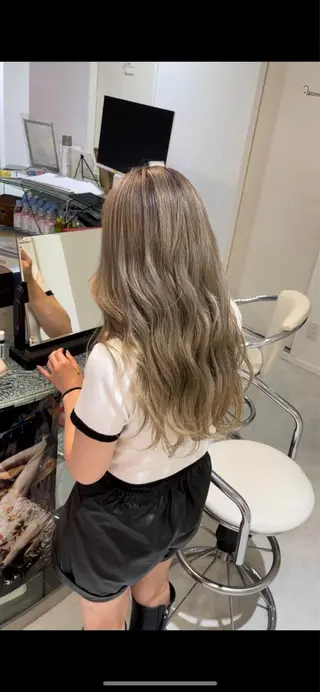 ロング カラー Merlyosaka所属・Merlyosaka 早川未来のヘアスタイル