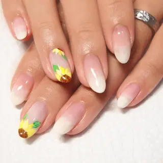 ネイル 山田 麻衣のネイルデザイン