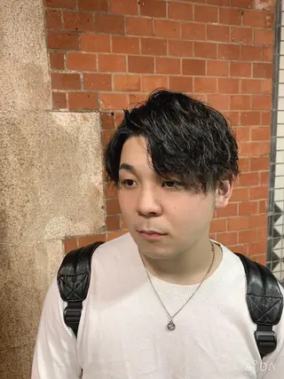 ミディアム パーマ HIRO GINZA新橋店所属・山内 敢史のヘアスタイル