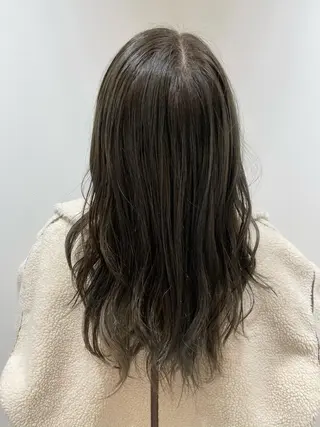 セミロング カラー 🐺ウルフ/レイヤー 似合わせ‎🤍沙羅のヘアスタイル