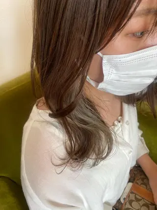 ミディアム カラー 丸山 純奈のヘアスタイル