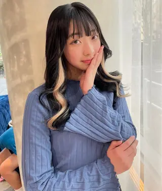 ロング アールバイニーナ所属・R by NINA アールバイニーナのヘアスタイル