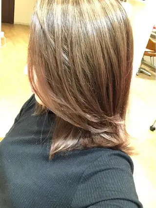 ミディアム 山本 咲貴のヘアスタイル