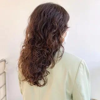 ミディアム パーマ 中屋恵美🎨 Designカラーのヘアスタイル