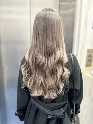ロング white．梅田所属・GATE. カラーモデル募集のヘアスタイル