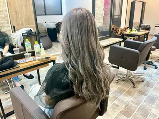 ロング SALOWIN心斎橋Suite店所属・ブリーチ毛にもできる 縮毛矯正|鷹司郎のヘアスタイル