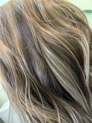 ミディアム 鶴見 和美のヘアスタイル