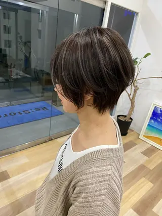 ショート LAFRE (ラフリ)所属・ケアブリーチ 黒瀬有汰のヘアスタイル