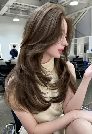 ロング カラー ARMONY表参道店所属・韓国風レイヤーカラー ライムのヘアスタイル