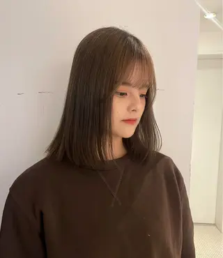 ミディアム あやか/ベージュ /透け感カラーのヘアスタイル