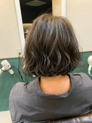 ミディアム 大木 華のヘアスタイル