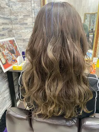 セミロング 土屋朱理/ ハイトーンカラーのヘアスタイル