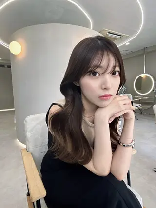 セミロング i.+sapporo所属・🩶韓国ヘア🩶 くびれ❤︎顔まわりのヘアスタイル