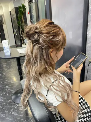 ロング ヘアアレンジ エクステ🩵ブリーチ 韓国ヘア🩵KAEのヘアスタイル